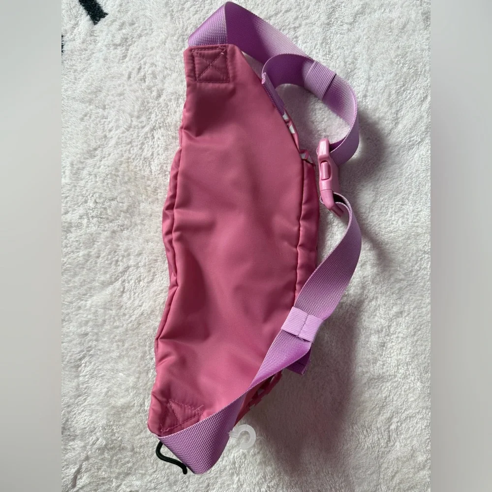 HOKA Pink Reflective Triangle Performance Sling Bag / Waist Pack - NWOT - Picture 3 of 5